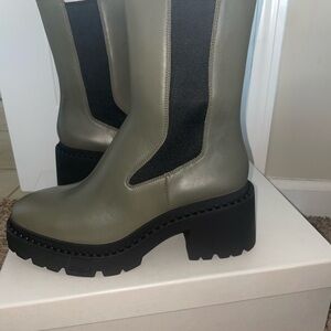 New Ash boots leaf color size 40M